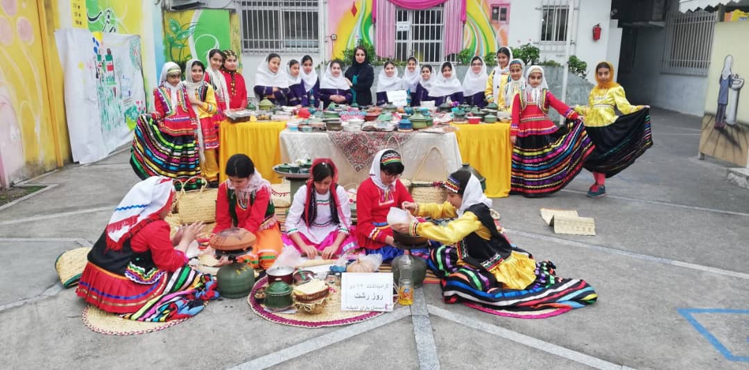 نمایشگاه غذاهای محلی دانش آموزان باران اندیشه به مناسبت روز رشت